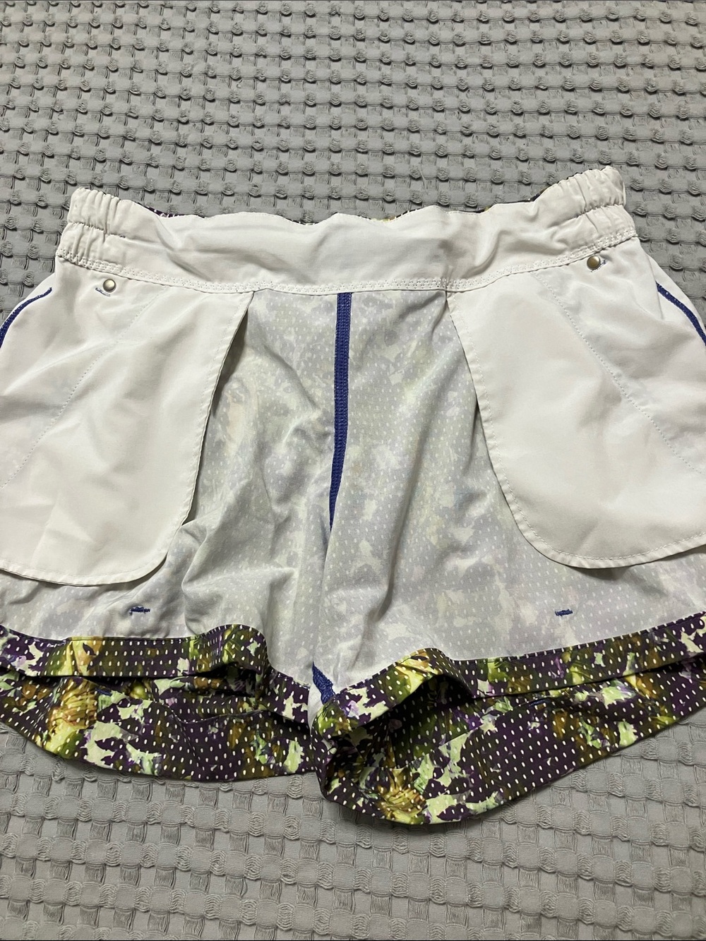 Lululemon Spring Break Away Short Sz 6 in Floral Sport White Multi - Picture 11 of 12